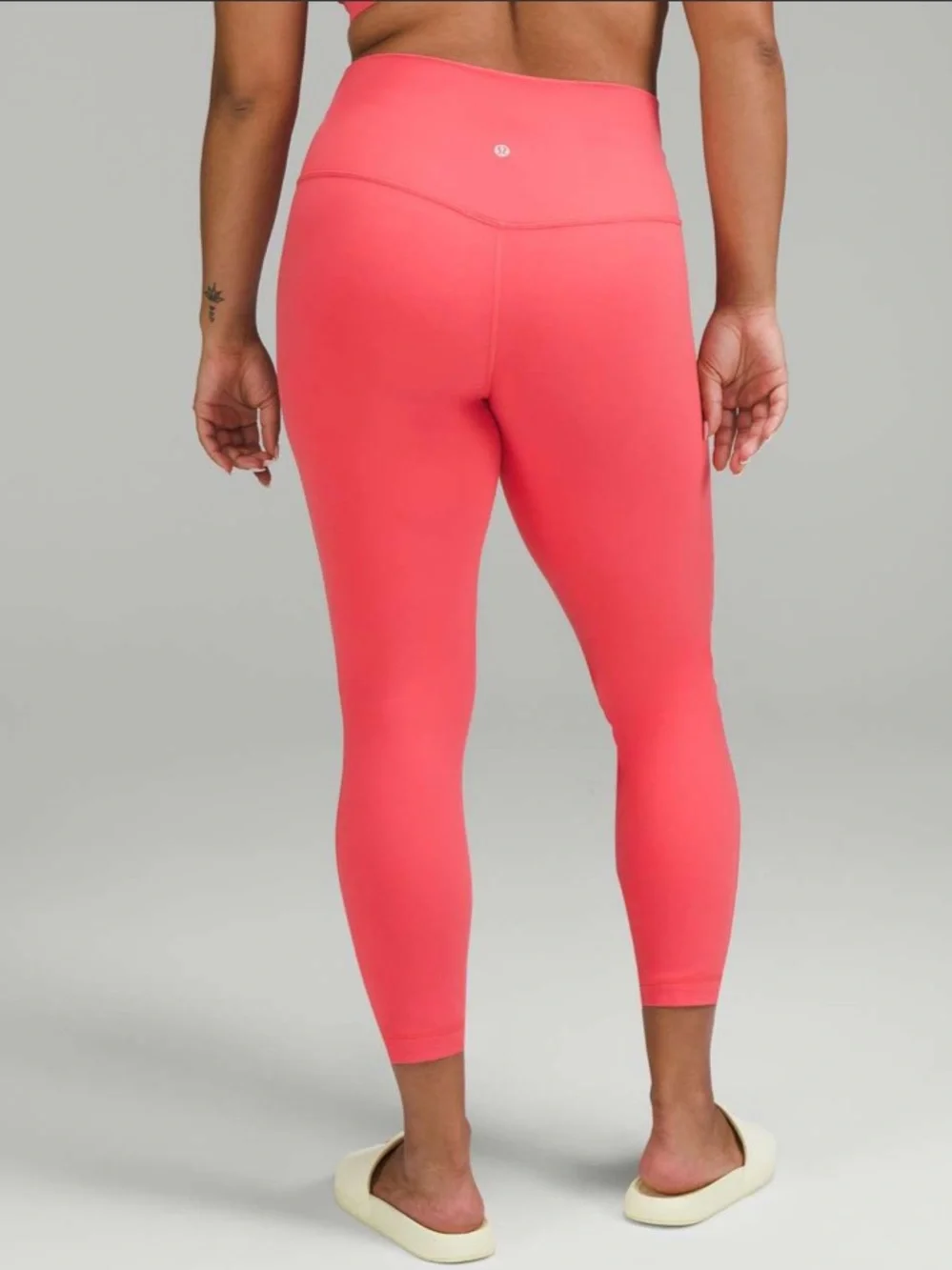 Great condition Lululemon Raspberry Align Set. Size Top 8 / Bottom 4